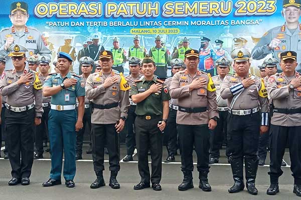 Apel Operasi Patuh Semeru 2023 di Polresta Malang Kota. (SERU.co.id/jup) - Operasi Patuh Semeru 2023, Polisi Mulai Razia Lalin Selama Dua Pekan Kedepan
