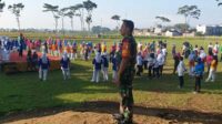 Babinsa 05/Lowokwaru monitoring road show senam bareng karang werda Tasikmadu. (ist) - Babinsa 05/Lowokwaru Monitoring Road Show Senam Bareng Karang Werda Tasikmadu