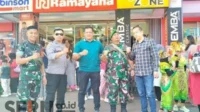 Babinsa Kiduldalem pantau keamanan Mal Ramayana. (rhd) - Babinsa Kiduldalem Pantau Keamanan Mal Ramayana