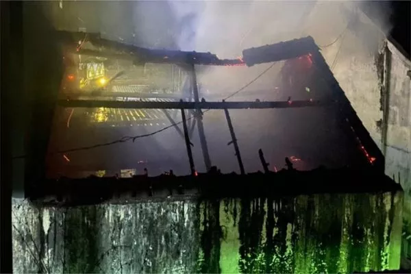Bangunan produksi keripik singkong yang terbakar. (ist) - Rumah Produksi Keripik Singkong di Dau Ludes Terbakar Api
