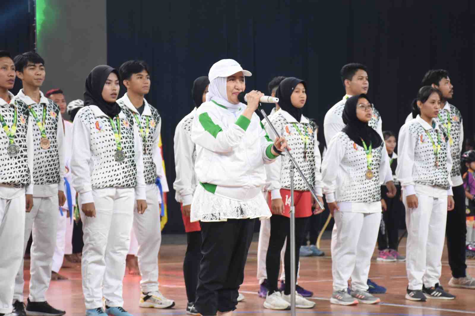 bupati anna mu'awanah saat menghadiri launching bupati cup bojonegoro 2023 di gor dabonsia dander 11zon