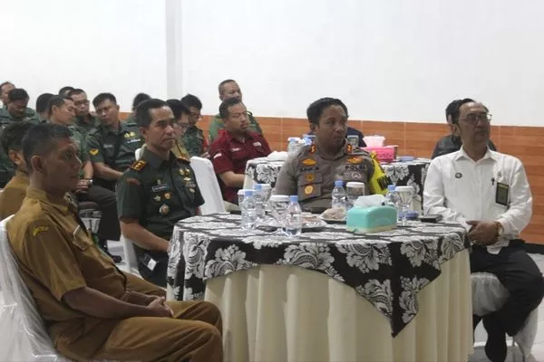 Dandim 0833 bersama jajarannya, Forkopimda dan awak media nonton bareng KASAD Award. (ist) - KASAD Award, Apresiasi TNI AD pada Peran Media