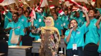 gubernu jatim bersama para siswa program adem papua di jawa timur 11zon
