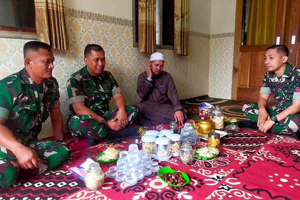 Jajaran Kodim 0833/Kota Malang silahturahmi bersama pengurus Ponpes Nurul Haromain 18. (ist) - Kodim 0833/Kota Malang Serahkan Bantuan Sembako untuk Ponpes Nurul Haromain 18