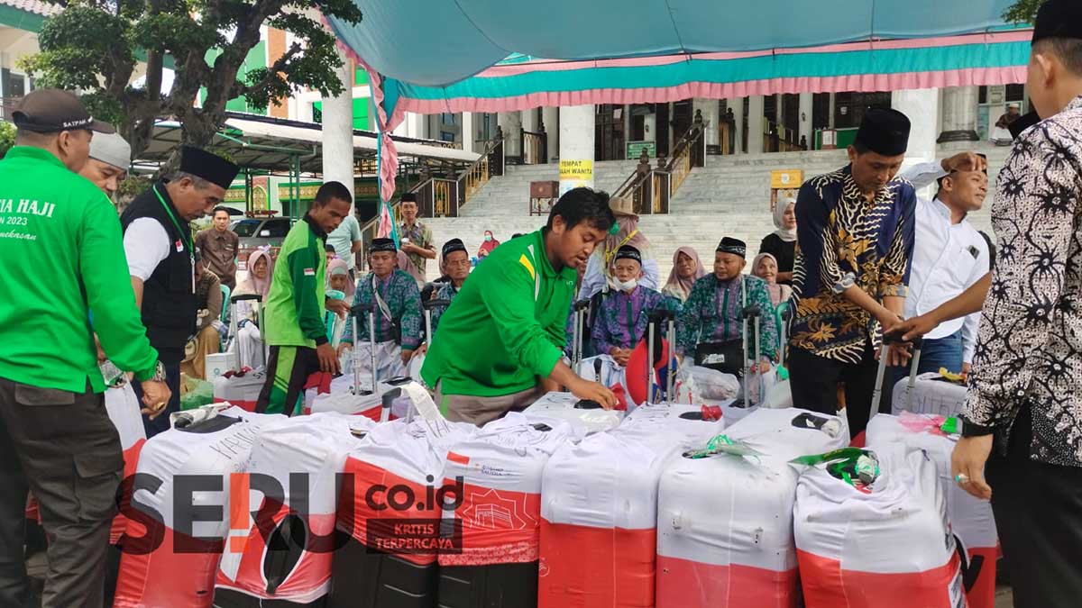 Jamah haji kloter 8 saat tiba di Pamekasan. (SERU.coid/udi) - Kemenag Pamekasan Akan Berikan Asuransi bagi Jemaah Haji yang Meninggal Dunia