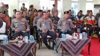 kabaharkam polri mayjen pol fadil imran saat meninjau polisi rw 11zon