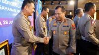 Kapolresta Malang Kota menerima penghargaan langsung dari Kapolda Jatim. (ist) - Kapolresta Malang Kota Terima Penghargaan Satker Berprestasi Kategori A Polda Jatim