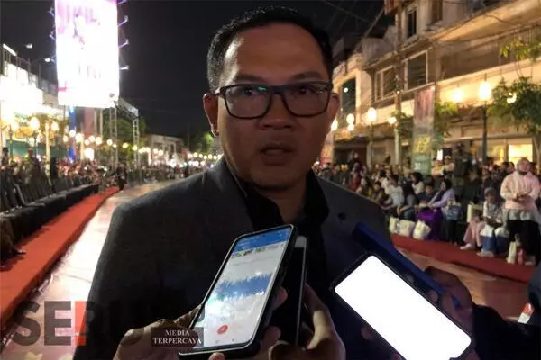 Kepala Bapenda Kota Malang, Handi Priyanto, menjawab pertanyaan awak media. (wul) - Gebyar Sadar Pajak, Bapenda Kota Malang Ganjar Hadiah Masyarakat Lunas PBB