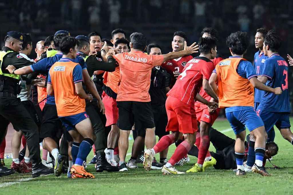 kericuhan laga final sepak bola sea games 2023 11zon