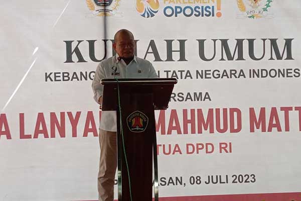 Ketua Dewan Perwakilan Daerah (DPD) RI, Ir. H. AA La Nyalla Mahmud Mattalitti, saat isi kuliah umum yang bertemakan Kebangsaan dan Tata Negara Indonesia, Sabtu (8/7/2023). (SERU.co.id/luq) - La Nyalla Mattalitti Isi Kuliah Umum Kebangsaan di Universitas Madura
