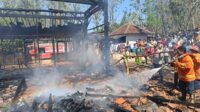 Salah satu tim peserta usai penampilan melakukan sesi foto bersama. (SERU.co.id/udi) - Jaga Kelestarian Budaya, BUMDes Desa Laden Gelar Even Musik Daul se Madura
