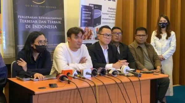 Konferensi pers Rendy Kjaernett. (ist) - Rendy Kjaernett Minta Maaf, Tak Jelaskan Soal Perselingkuhan dengan Syahnaz