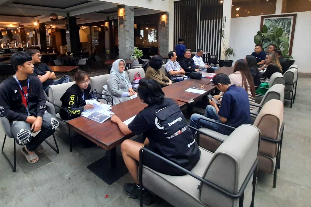 Koordinasi panitia Jamnas, sebelum kegiatan Gala dinner peserta Jamnas  berlangsung besok. (dik) - Klub Pajero se-Indonesia Siap Hadiri Jambore Nasional Lintas Komunitas di Batu