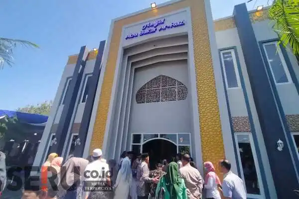 Masjid Abu Bakar Ar-Razi RSUD Kota Malang, perdana menggelar Sholat Jumat (Seru.co.id/dik) - Sutiaji Resmikan dan Sholat Jumat Perdana di Masjid Abu Bakar Ar-Razi RSUD Kota Malang