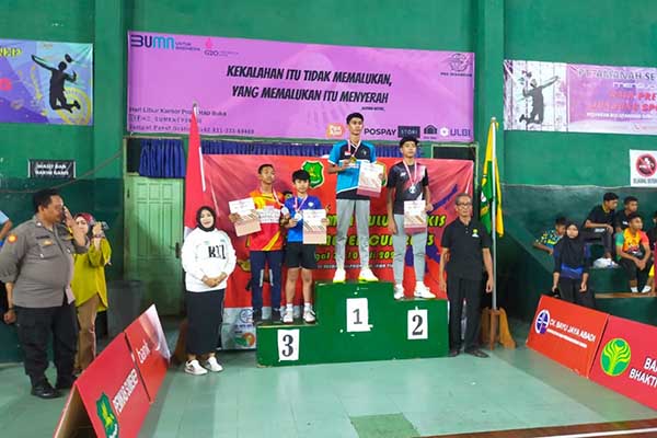 PBSI Kota Batu memborong medali dalam Kejuaraan Provinsi Sumenep Open yang digelar akhir pekan lalu (7-10/7/2023). (ist) - Atlet Bulu Tangkis Batu Borong Medali di Kejurprov Sumenep Open