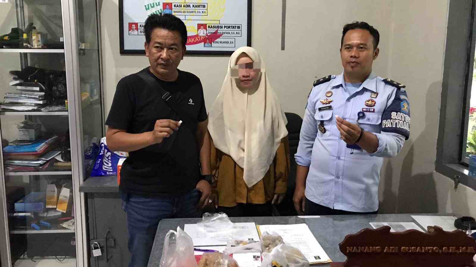 pelaku nda saat diamankan petugas lapas tulungagung 11zon