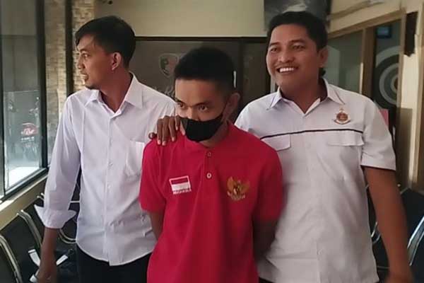 Pelaku pemerkosaan saat diamankan polres Pamekasan. (Seru.co.id/udi) - Pelaku Pemerkosa Adik Ipar Dibawah Umur Diamankan Polisi