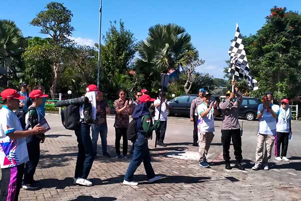 Pelepasan siswa baru peserta pengembaraan menuju lokasi kegiatan KCS. (dik) - Latih Ketahanan Mental, 978 Siswa Baru Skariga Longmarch Pengembaraan KCS 4K