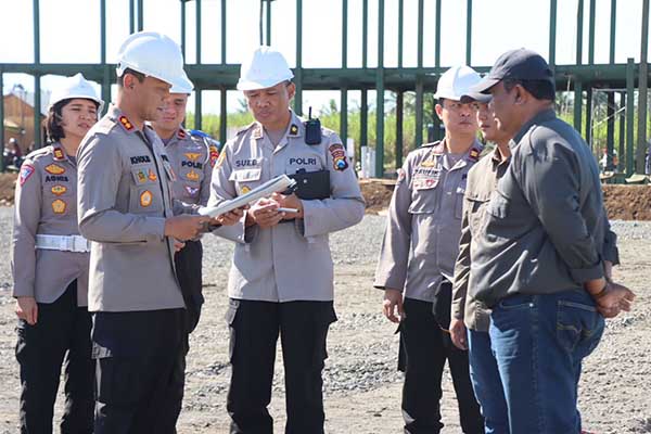 Pemantauan Kapolres Malang, AKBP Putu Kholis Aryana, di kantor Satuan Penyelenggara Administrasi SIM (Satpas). (ist) - Proses Pembangunan Satpas Polres Malang Capai 20 Persen