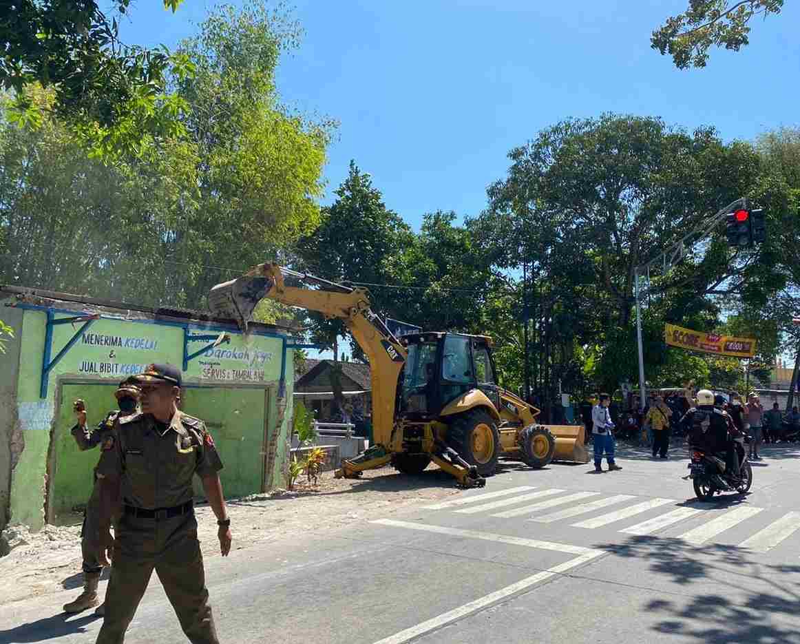 pemkab bojonegoro tertibkan bangunan di atas saluran air 11zon