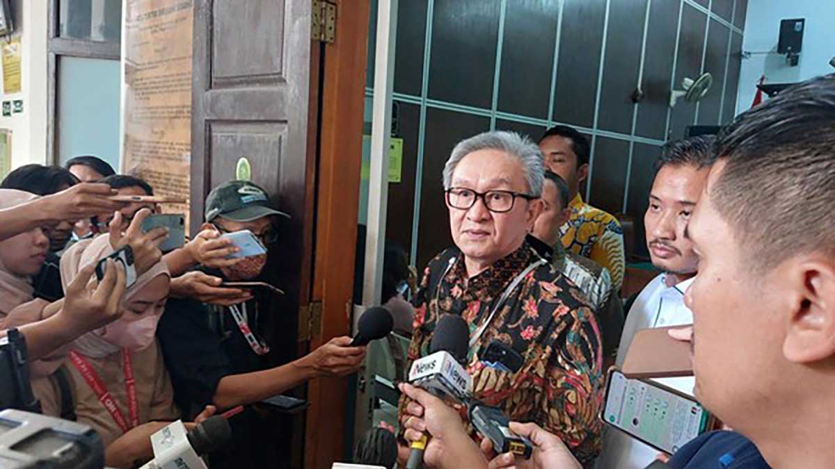 Pengacara Maqdir Ismail. (ist) - Begini Penampakan Uang Tunai Rp27 Miliar yang Dibawa Maqdir Ismail ke Kejaksaan Agung
