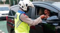 Penilangan di jalan. (ist) - Catat! Polisi yang Boleh Nilang di Jalan Hanya yang Punya Sertifikat