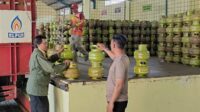 Pertamina drop LPG 3 kg, pemda dan kepolisian sidak agen/pangkalan. (ist) - Pertamina Drop Sejuta LPG 3kg di Jatim, Pemda dan Kepolisian Sidak Agen/Pangkalan