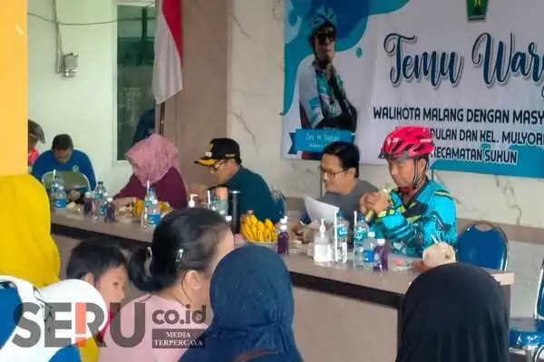 Pertemuan warga dan Wali Kota Malang di Pendopo Kelurahan Mulyorejo, Kecamatan Sukun, Kota Malang. (Seru.co.id/dik) - Sutiaji Gowes Sambang Warga Kelurahan Mulyorejo dan Bandulan, Tampung Sembilan Masukan