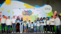 Pimpinan Toyota-Astra berfoto dengan pemenang Toyota Dream Car Art Contest (TDCAC). (ist) - Museum Angkut Batu Poles Wajah Wahana Edukasi Toyota Terrace