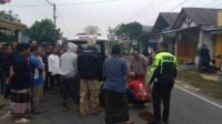 proses evakuasi kedua korban kecelakaan di pakis 11zon