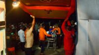 Proses evakuasi tubuh korban. (ist) - Jasad Korban Terakhir Pencari Biawak di Bendungan Sutami Karangkates Ditemukan