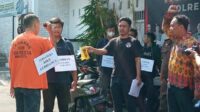 Proses reka ulang tersangka RF, pelaku penikaman di Jembatan Araya. (jup) - Kepolisian Gelar Rekontruksi Pembunuhan Jembatan Araya