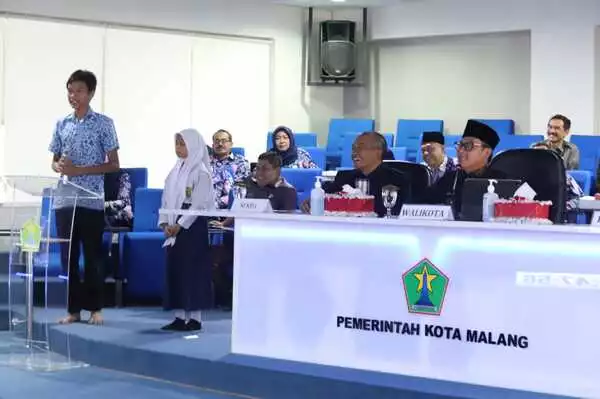 Rafa, saat berdialog dengan apra panelis. (ist) - Walikota Sutiaji: Jarik Ma'Siti, Wujudkan Pendidikan Setara untuk Anak Istimewa