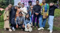 SLB Eka Mandiri Batu, usai menampilkan karya mereka di event Fashion On The River Coban Putri Kota Batu. (SERU.co.id/dik) - SLB Eka Mandiri Batu Beri Siswa Ketrampilan Membatik Agar Mandiri