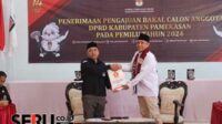 Salah satu partai politik beberapa waktu lalu saat melakukan pendaftaran ke KPU Pamekasan. (SERU.co.id/udi) - 12 Bacaleg Pamekasan Terancam Gagal Ikuti Pesta Demokrasi 2024