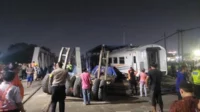 Tabrakan kereta api vs truk trailer. (ist) - Begini Kronologi Tabrakan Kereta Api dan Truk Trailer
