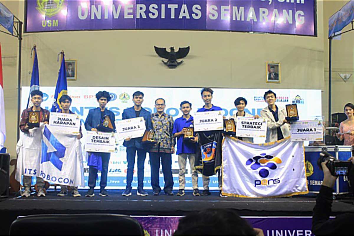 Tim Aburobonema meraih juara 2 KRAI. (ist) - Tim Robotik Polinema Aburobonema dan Aroc-PL Juarai KRI Nasional