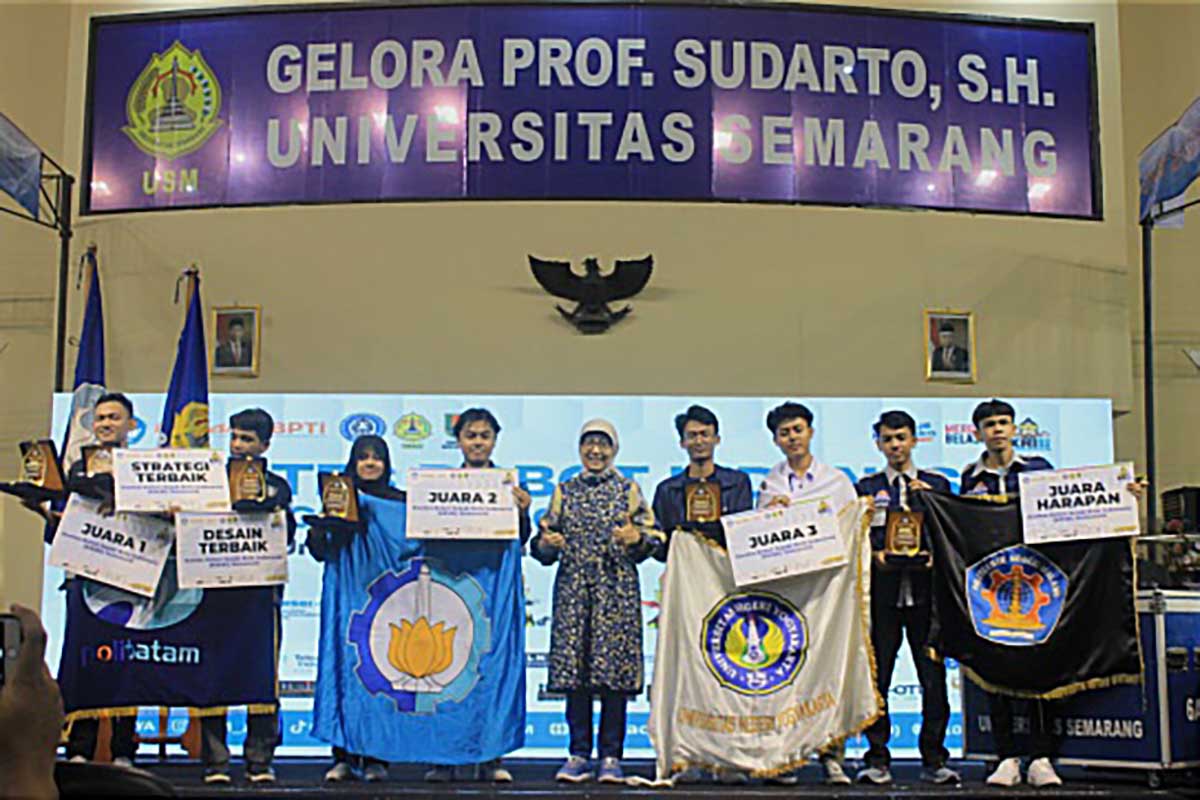 Tim Aroc-PL meraih juara harapan KRSBI Humanoid. (ist) - Tim Robotik Polinema Aburobonema dan Aroc-PL Juarai KRI Nasional