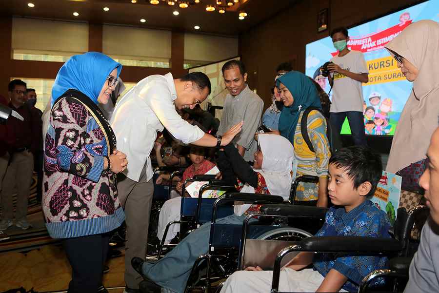 wali kota eri cahyadi dalam acara adifiesta anak prestasi di hotel mercure grand mirama kamis 11zon
