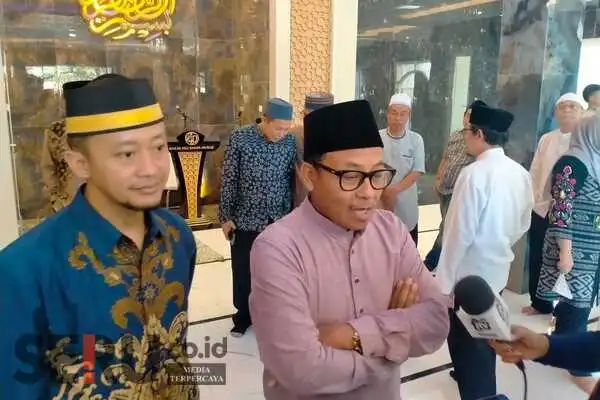 Wali Kota Malang bersama Penggagas dan Pendiri masjid, Dr.dr. Dicky Kurniawan (Seru.co.id/dik) - Sutiaji Resmikan dan Sholat Jumat Perdana di Masjid Abu Bakar Ar-Razi RSUD Kota Malang