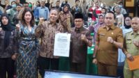 wali kota malang bersama para pengusaha tandatangani maklumat pemenuhan kewajiban perizinan berusaha jup 11zon