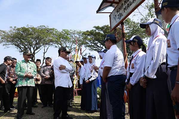 Wali Kota Malang meninjau area kemah peserta Jambore Kopsis se-Kota Malang. (ist) - Sutiaji Apresiasi Jambore Koperasi Siswa se- Kota Malang