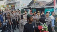 aparat kepolisian datang di lokasi eksekusi jalan dukuh pakis iv, kelurahan dukuh pakis 11zon