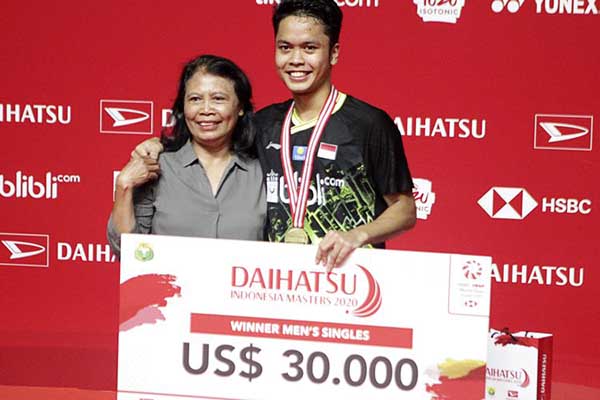 Atlet Anthony Sinisuka Ginting dan ibunya Lucia Sriati. (ist) - Ibunda Anthony Ginting Meninggal Dunia