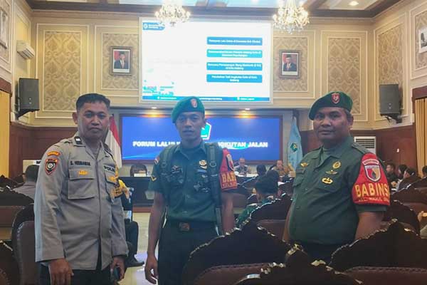 Babinsa Klojen monitoring Forum Lalulintas dan Angkutan Jalan Kota Malang. (ist) - Babinsa Klojen Monitoring Forum Lalulintas dan Angkutan Jalan Kota Malang