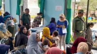 Babinsa Koramil Sukun dampingi penyaluran bantuan pangan bagi anak stunting. (ist) - Babinsa Koramil Sukun Dampingi Penyaluran Bantuan Pangan Bagi Anak Stunting