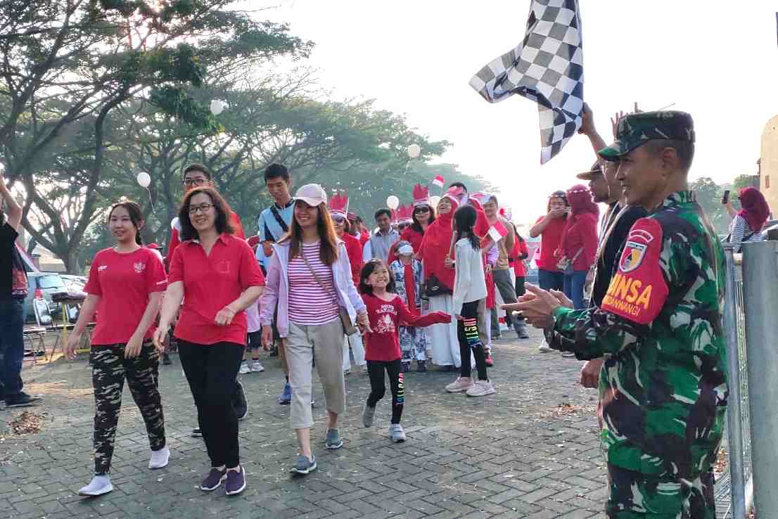 babinsa pandanwangi amankan jalan sehat lomba dan bazar hut ke 78 ri 11zon