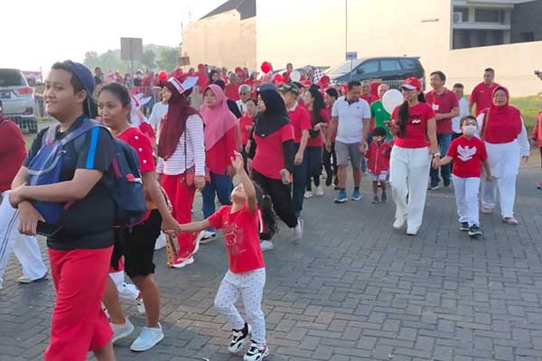 Babinsa Pandanwangi pengamanan jalan sehat HUT ke-78 RI. (ist) - Babinsa Pandanwangi Pengamanan Jalan Sehat HUT ke-78 RI