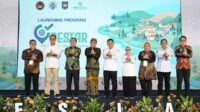 Direktur Utama BPJS Kesehatan, Ghufron Mukti, bersama pihak kementerian. (ist) - BPJS Kesehatan Luncurkan Program Pesiar