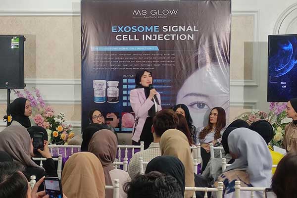 Founder MS Glow, Shandy Purnamasari, menjelaskan produk treatment Exosome Signal Cell Injection. (rhd) - MS Glow Launching Treatment Exosome Signal Cell Injection